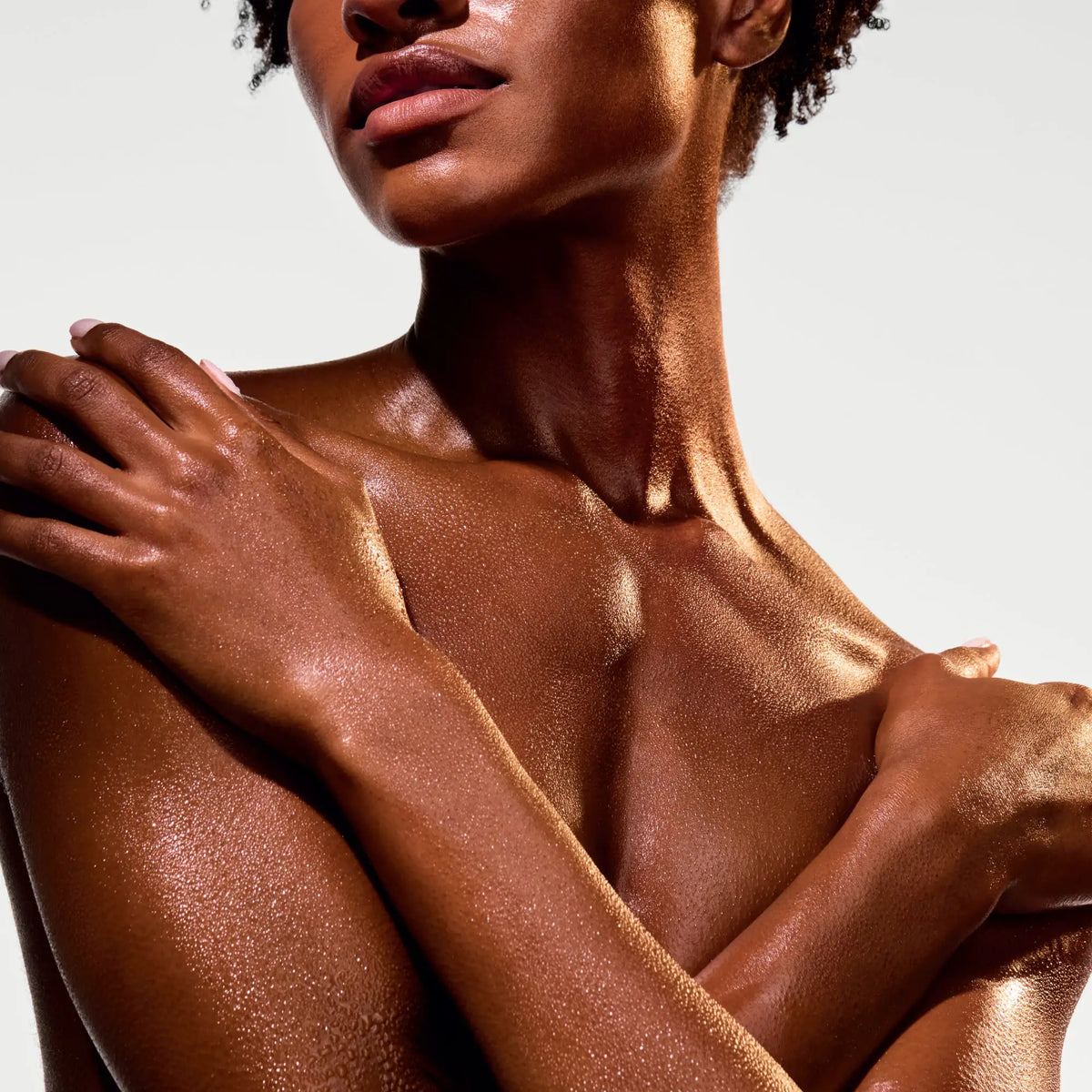 the-glow-getter-multi-oil-body-scrub-d6 NATR-40028-Alt-Image-The_Glow_Getter_Multi-Oil_Body_Scrub-06_1.webp
